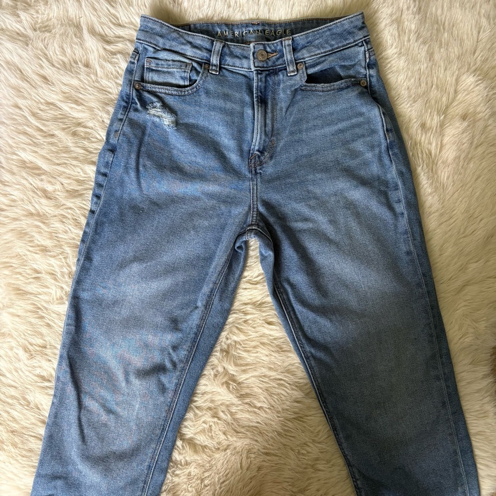 American Eagle Light Wash Mom Jeans (LONG)